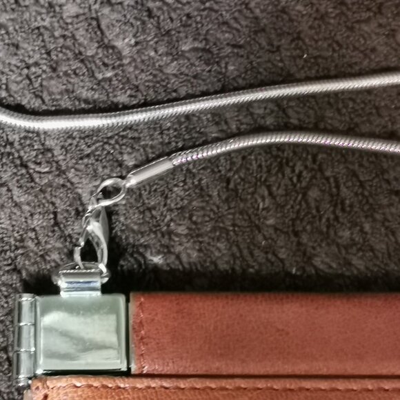 Unique Cognac/Silver Hinged Crossbody EUC #242 - Picture 9 of 10